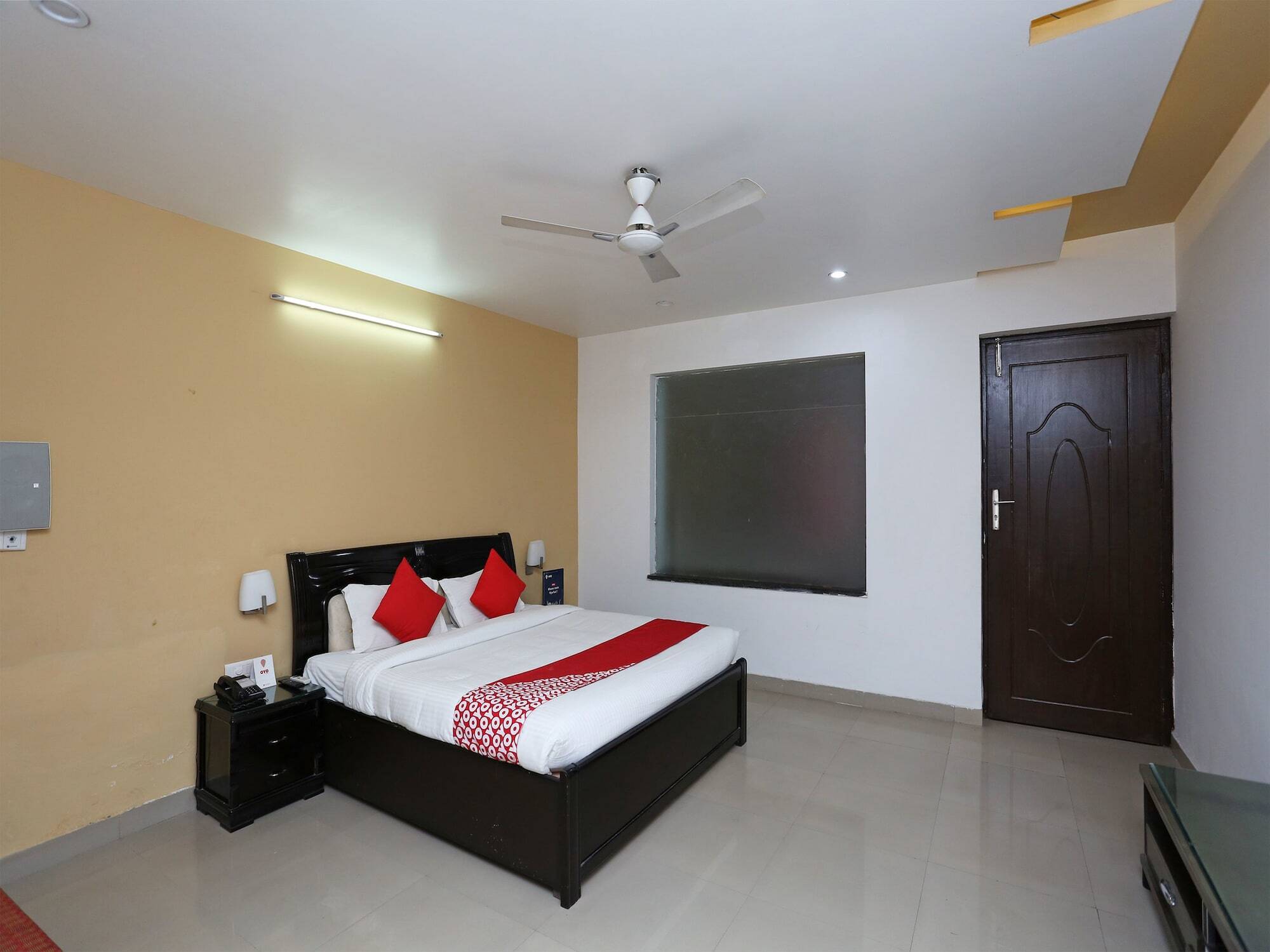 Oyo 13564 Near Prem Mandir Hotell Mathura Exteriör bild